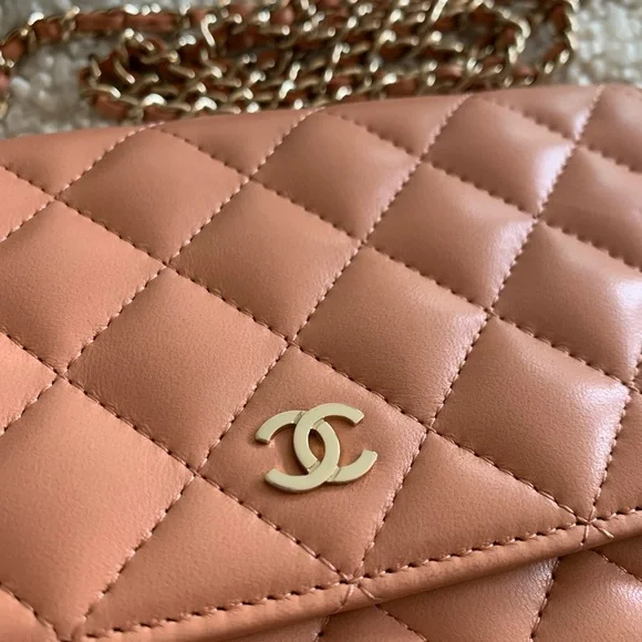 CHANEL Classic Wallet On Chain WOC in Salmon Beige Lambskin Leather - Picture 5 of 16